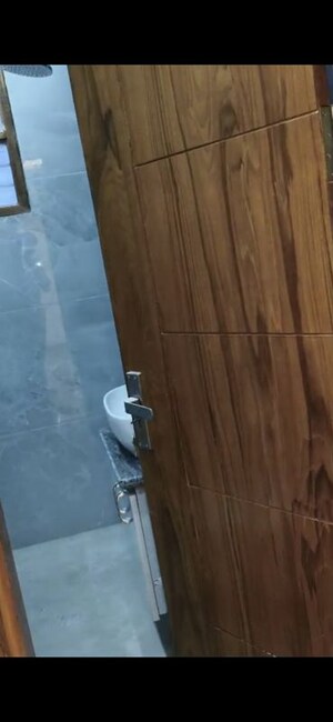 Furnished Amenities in 3 BHK Builder Floor at BPTP District, Sector 81 – for Rent