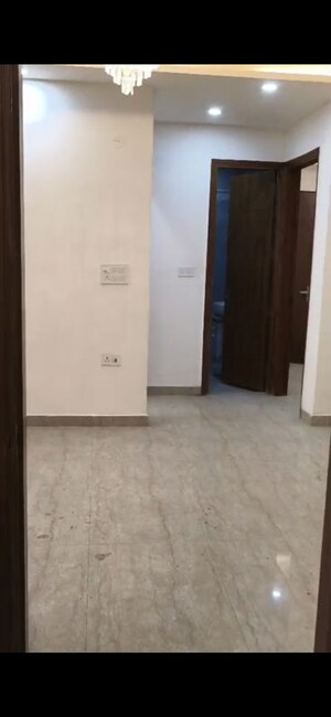 Room in 3 BHK Builder Floor at BPTP District, Sector 81 – for Rent