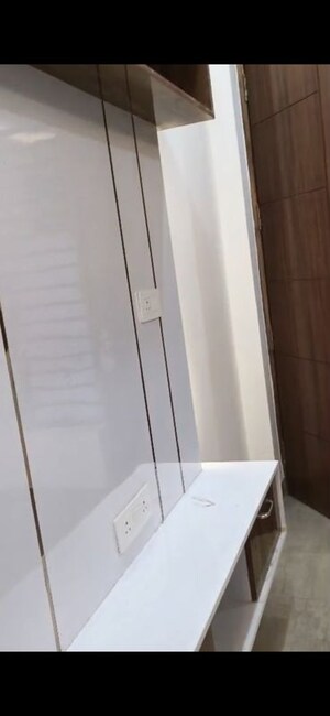 Furnished Amenities in 3 BHK Builder Floor at BPTP District, Sector 81 – for Rent