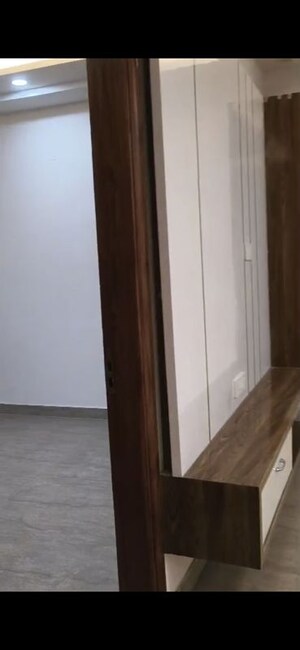 Building Lobby in 3 BHK Builder Floor at BPTP District, Sector 81 – for Rent