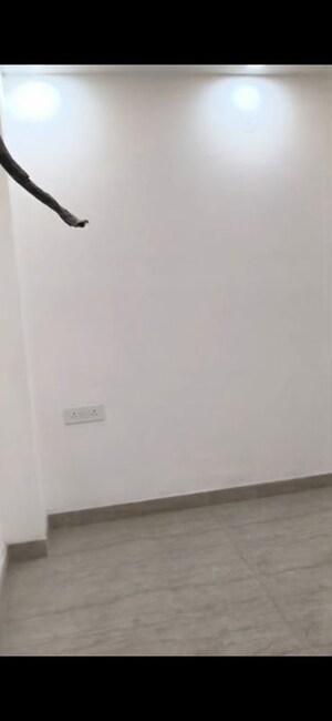 Room in 3 BHK Builder Floor at BPTP District, Sector 81 – for Rent