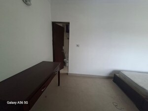 Room in 3 BHK Apartment at Vasant Kunj – for Rent