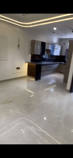 Kitchen in 3 BHK Builder Floor at BPTP District, Sector 81 – for Rent