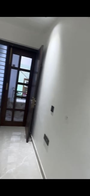 Building Lobby in 3 BHK Builder Floor at BPTP District, Sector 81 – for Rent