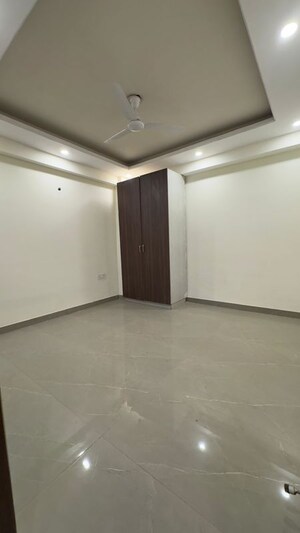 Room in 3 BHK Builder Floor at Palm Residency Chhatarpur, Chattarpur – for Rent