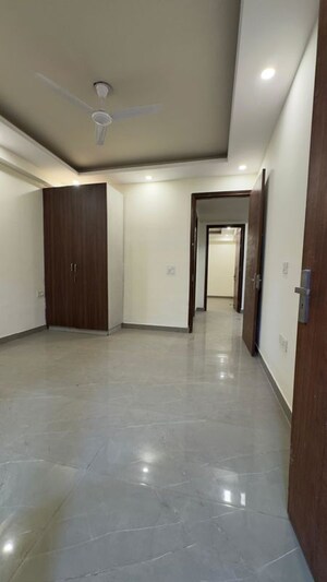 Room in 3 BHK Builder Floor at Palm Residency Chhatarpur, Chattarpur – for Rent