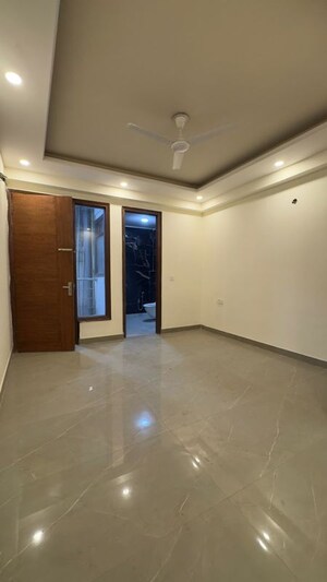 Room in 3 BHK Builder Floor at Palm Residency Chhatarpur, Chattarpur – for Rent