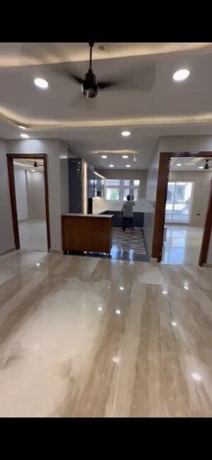 Room in 4 BHK Builder Floor at Sector 19 – for Rent