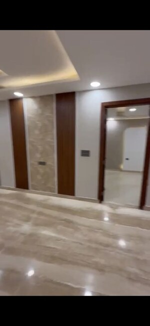 Room in 4 BHK Builder Floor at Sector 19 – for Rent