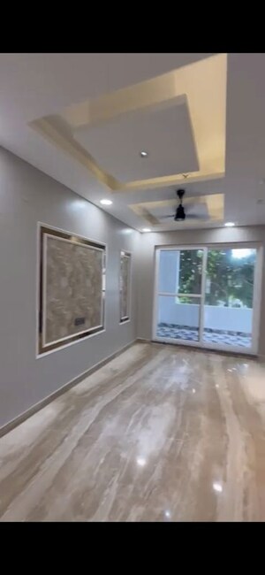 Room in 4 BHK Builder Floor at Sector 19 – for Rent