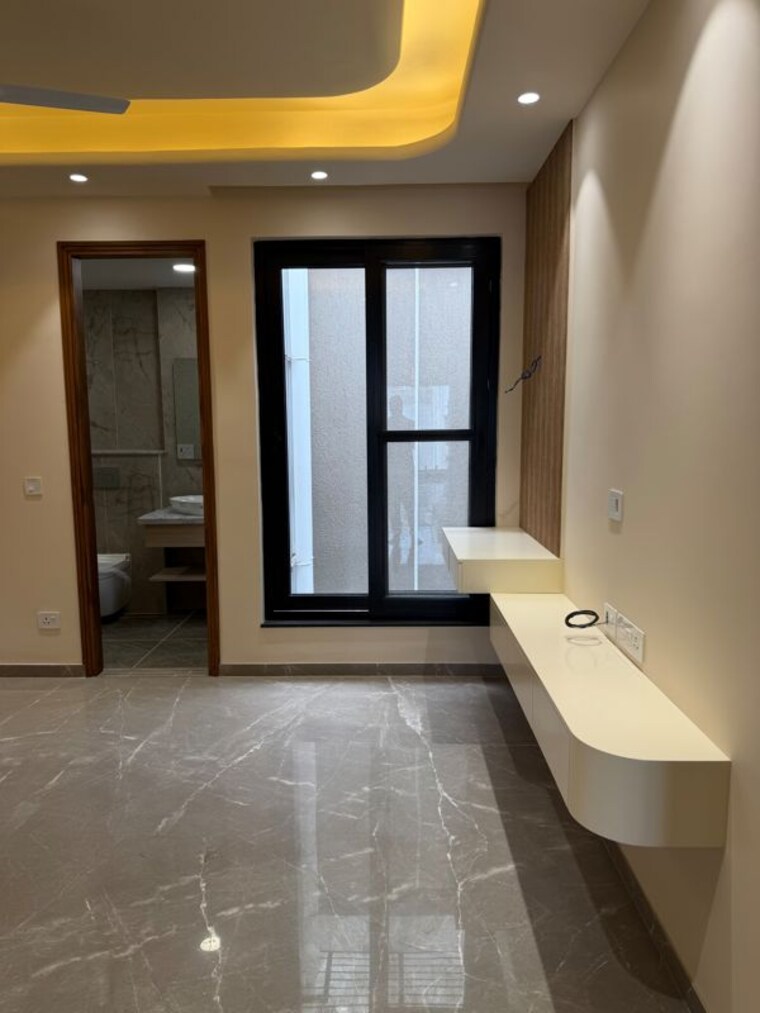 Room, sector 8 dwarka 3.5 Bedroom 2000 Sq.Ft. Apartment In Sector 8 Dwarka Delhi 10216625