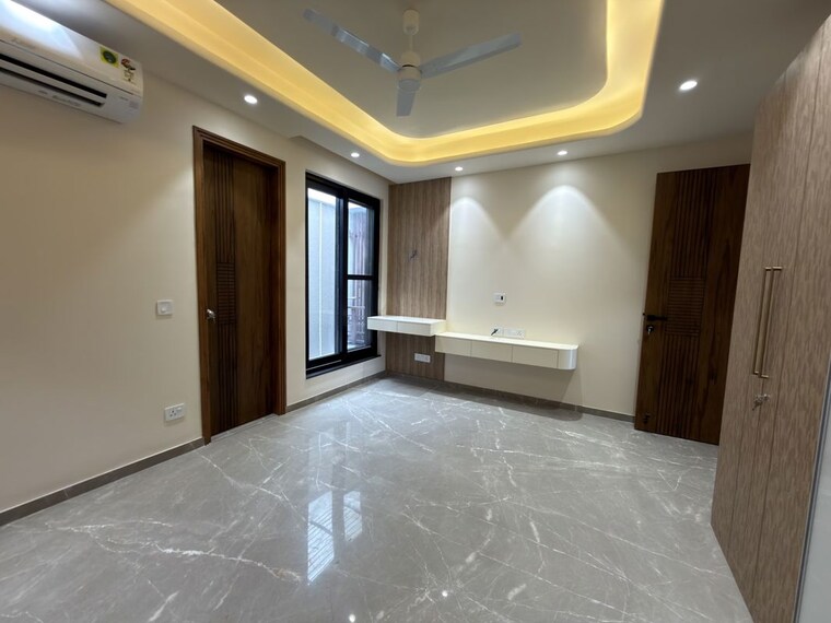 Room, sector 8 dwarka 3.5 Bedroom 2000 Sq.Ft. Apartment In Sector 8 Dwarka Delhi 10216625