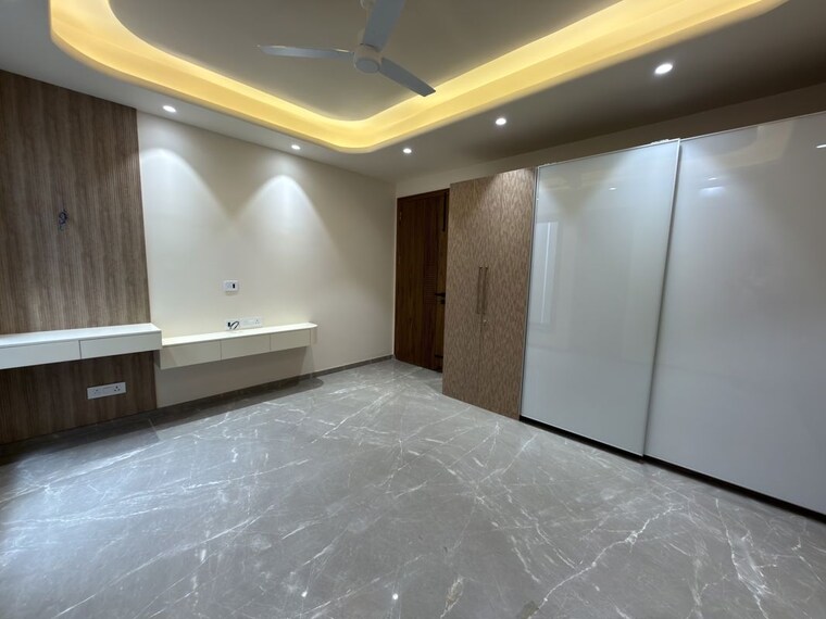 Room, sector 8 dwarka 3.5 Bedroom 2000 Sq.Ft. Apartment In Sector 8 Dwarka Delhi 10216625