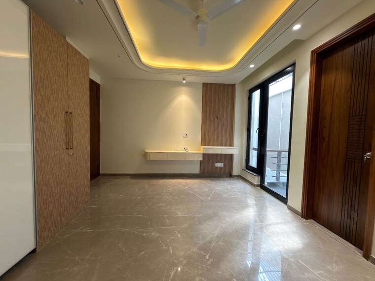 Room, sector 8 dwarka 3.5 Bedroom 2000 Sq.Ft. Apartment In Sector 8 Dwarka Delhi 10216625