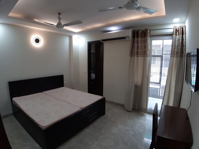 Bedroom, kalkaji 3 Bedroom 200 Sq.Yd. Builder Floor In Kalkaji Delhi 10216658