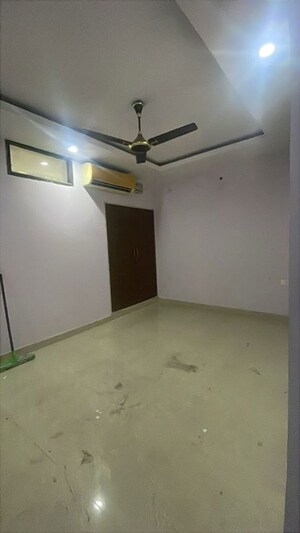 Room in 2.5 BHK Apartment at Kalkaji – for Sale