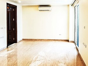 Room in 4 BHK Builder Floor at Defence Colony – for Rent