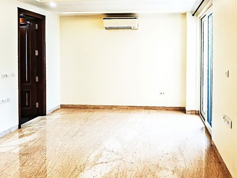 Room, defence colony 4 Bedroom 3600 Sq.Ft. Builder Floor In Defence Colony Delhi 10216695