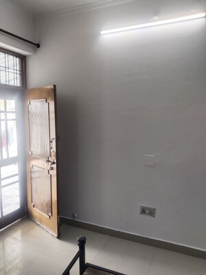 Room in 1 RK Builder Floor at Gomti Nagar – for Rent