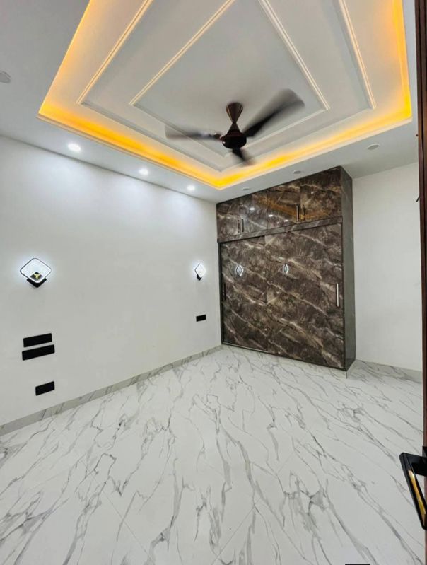 4 BHK + Servant Room 278 Sq.Yd. Builder Floor in Auram Floor