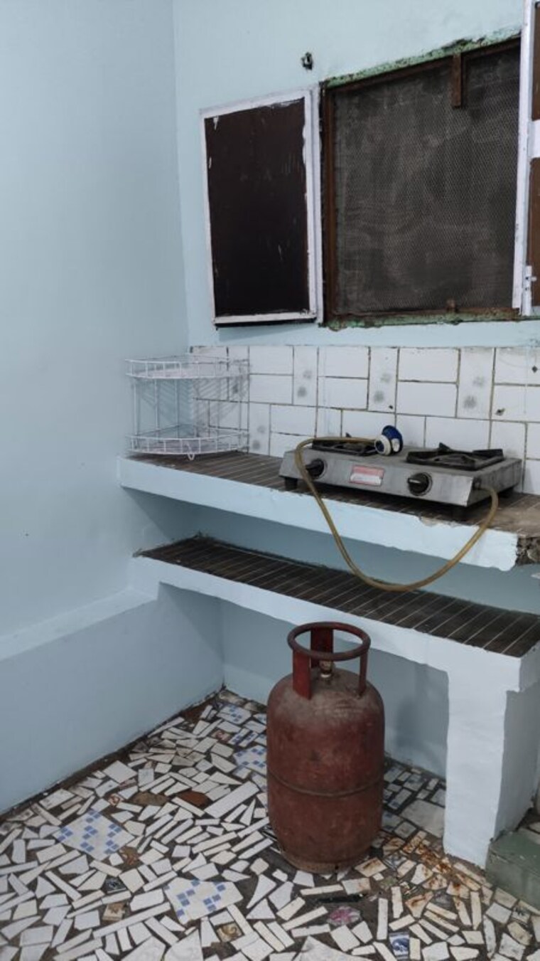 Kitchen, gomti nagar 1 RK 300 Sq.Ft. Builder Floor In Gomti Nagar Lucknow 10216728