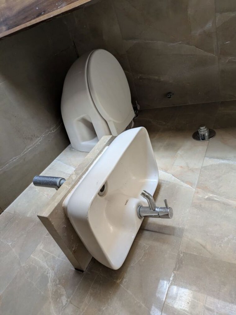 Bathroom, chandak-stella 3 Bedroom 881 Sq.Ft. Apartment In Goregaon West Mumbai 10216734