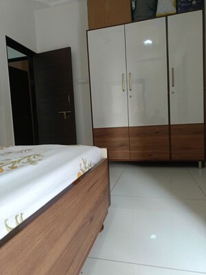 Furnished Amenities in 3 BHK Apartment at Thaltej – for Rent