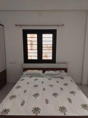 Bedroom in 3 BHK Apartment at Thaltej – for Rent