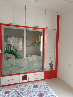 Furnished Amenities in 3 BHK Apartment at Thaltej – for Rent