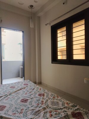 Room in 3 BHK Apartment at Thaltej – for Rent