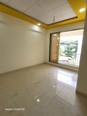 Room in 2 BHK Apartment at Kalpataru The Sunrise, Kolshet Road – for Rent