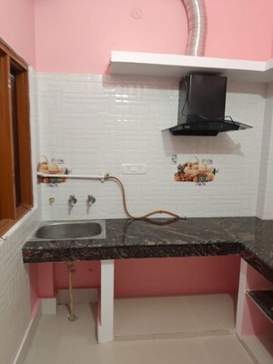 Kitchen in 1.5 BHK Builder Floor at Gomti Nagar – for Rent
