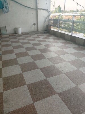 Parking in 1.5 BHK Builder Floor at Gomti Nagar – for Rent