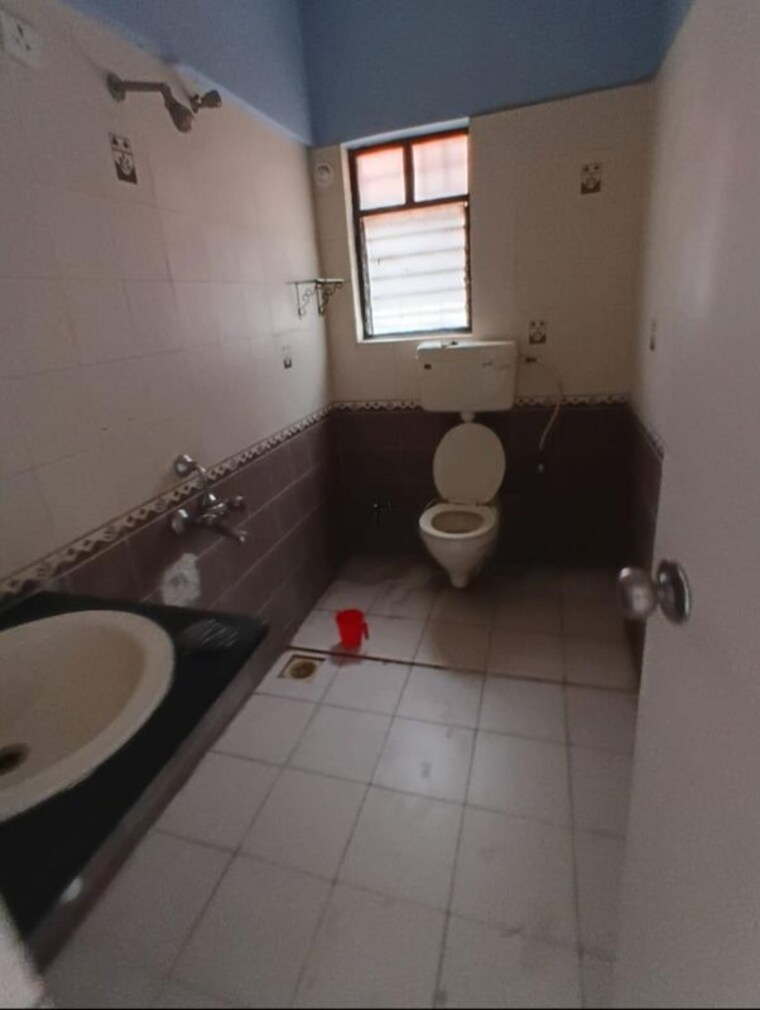 Bathroom, bramha-avenue 3 Bedroom 1500 Sq.Ft. Apartment In Kondhwa Pune 10216758