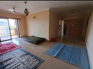 Room in 3 BHK Apartment at Bramha Avenue, Kondhwa – for Rent