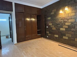 Room in 3 BHK Builder Floor at Malviya Nagar – for Rent