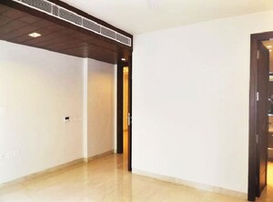 Room in 4 BHK Builder Floor at Safdarjung Development Area – for Rent