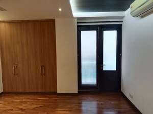 Room in 4 BHK Builder Floor at Green Park – for Rent