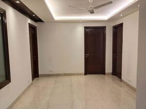 Room in 4 BHK Builder Floor at Green Park – for Rent