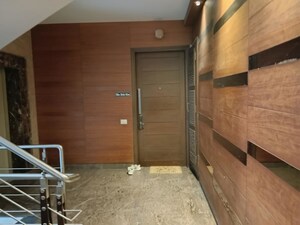 Furnished Amenities in 4 BHK Builder Floor at Green Park – for Rent