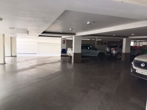 Parking in 4 BHK Builder Floor at Green Park – for Rent