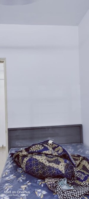 Room in 1 BHK Apartment at City View Building, Worli – for Rent