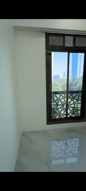 Room in 2.5 BHK Apartment at Alamdar The Auro, Lower Parel – for Rent