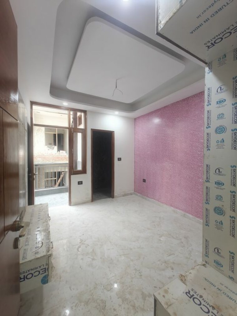 Room, sector 73 2 Bedroom 1100 Sq.Ft. Builder Floor In Sector 73 Noida 10216805