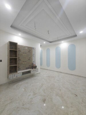 Room in 2 BHK Builder Floor at Sector 73 – for Sale