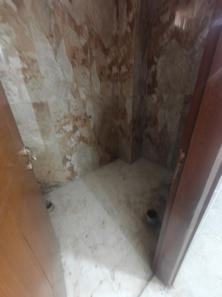 Bathroom, sector 73 2 Bedroom 1100 Sq.Ft. Builder Floor In Sector 73 Noida 10216805