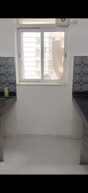 Room in 1 BHK Apartment at Lodha Amara, Kolshet Road – for Rent