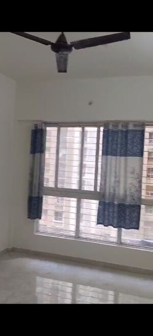 Room in 1 BHK Apartment at Lodha Amara, Kolshet Road – for Rent