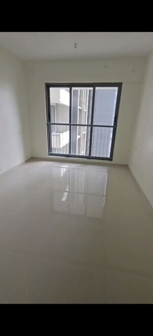 Room in 2 BHK Apartment at Kalpataru Elitus, Mulund West – for Rent