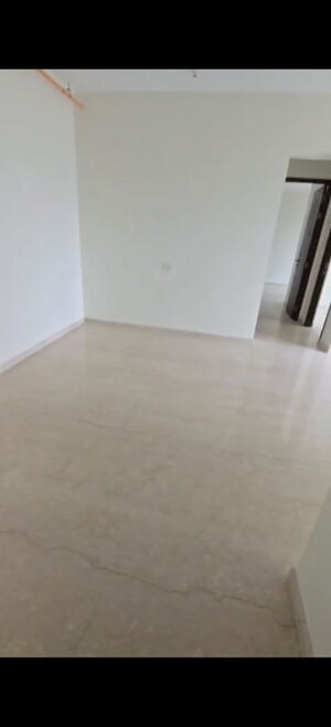 Room in 2 BHK Apartment at Kalpataru Elitus, Mulund West – for Rent